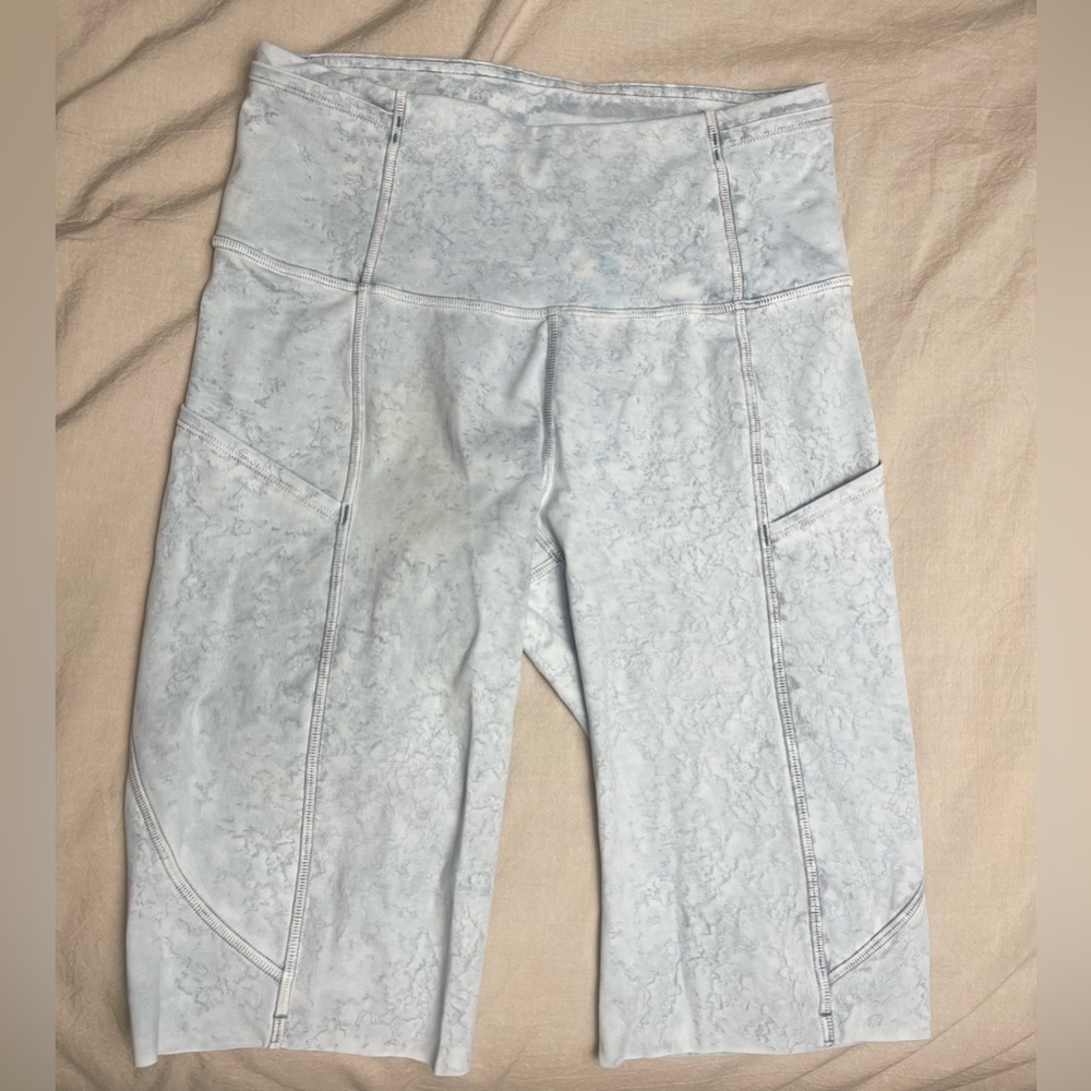 Size 4 lululemon biker short brand new condition marble light blue